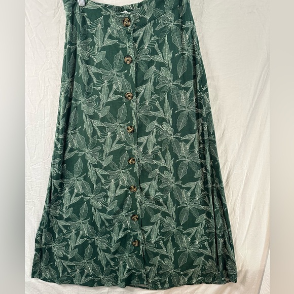 Market & Spruce Dresses & Skirts - Market & Spruce Green Botanical Button Front Midi Skirt Size Small